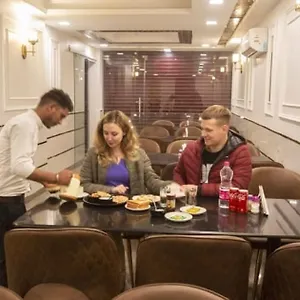 Devrana Delhi Airport Отель Нью-Дели