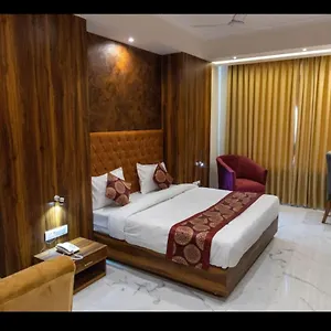 Hotel The Jewels ***