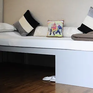 *** カプセルホテル Sams Snooze At My Space インド